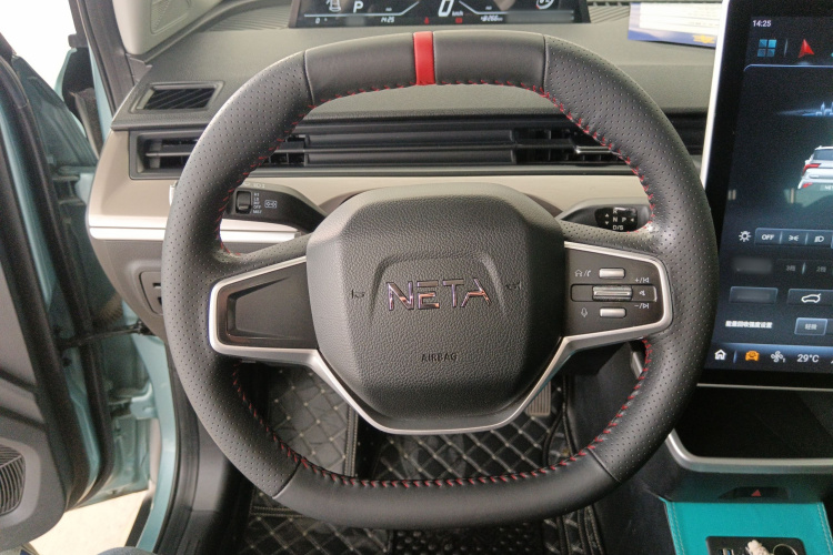 哪吒汽车 哪吒V 2021款 标准续航娱乐版升级型中控内饰13