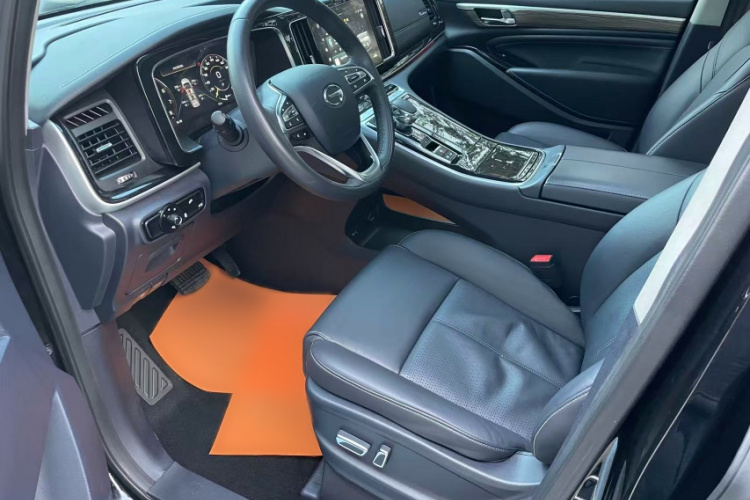 广汽传祺 传祺M8 2023款 领秀系列 390T 尊贵版中控内饰7001