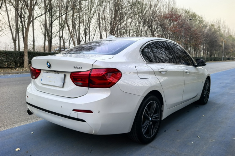 宝马1系 2017款 118i 运动型车身外观6004