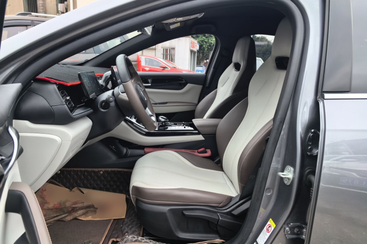 比亚迪 秦PLUS 2024款 荣耀版 DM-i 55KM领先型中控内饰19