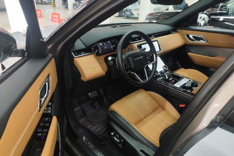 路虎 揽胜星脉 2023款 250PS 熠黑珍藏版中控内饰20