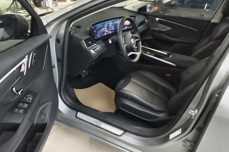 别克 君越 2023款 28T 越尊版中控内饰20