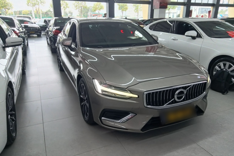 沃尔沃S60 2022款 B4 智逸豪华版车身外观6002