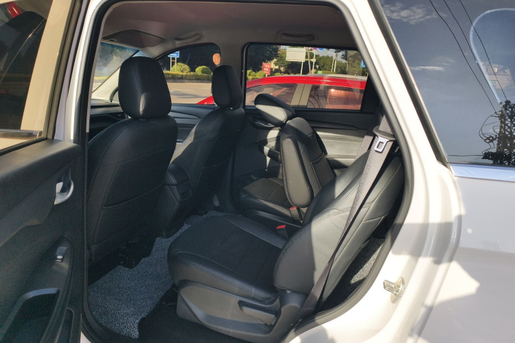 五菱汽车 五菱宏光S3 2019款 1.5L 手动标准型 国VI中控内饰21