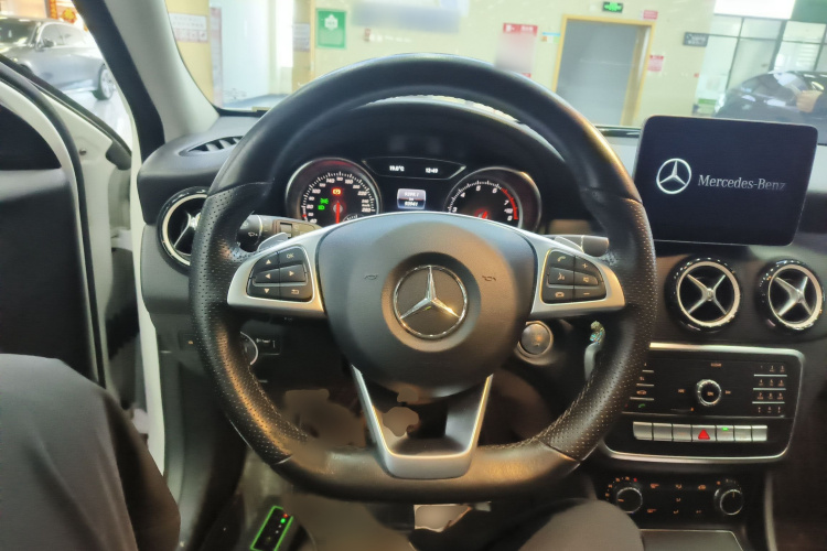 奔驰GLA 2019款 GLA 200 动感型局部细节13