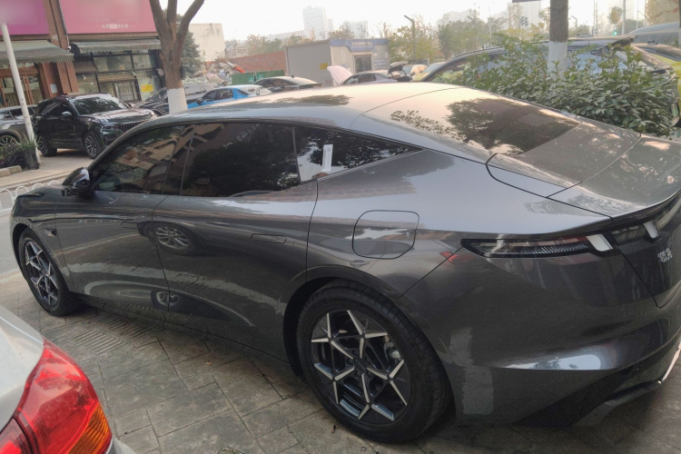 领克Z10 2024款 95kWh 766km后驱Max车身外观6003