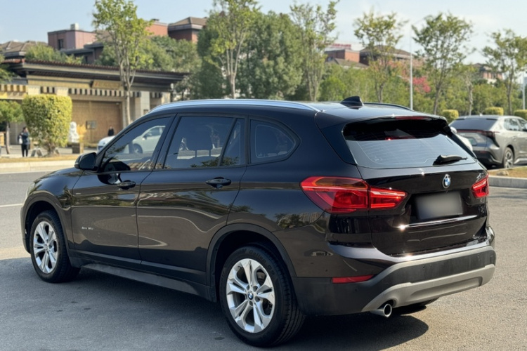 宝马X1 2016款 sDrive18Li 尊享型车身外观6001