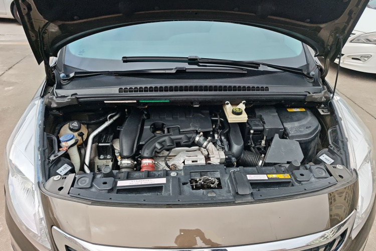 标致3008 2016款 1.6THP 自动经典版机舱底盘24