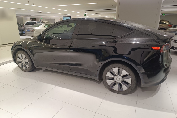 特斯拉 Model Y 2022款 改款 后轮驱动版车身外观4