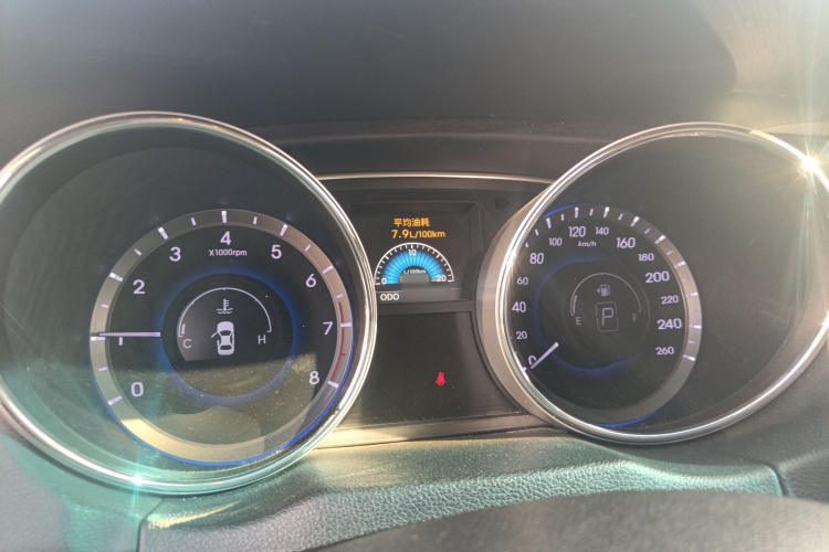 现代 索纳塔 2015款 经典 2.0L 自动豪华版局部细节14