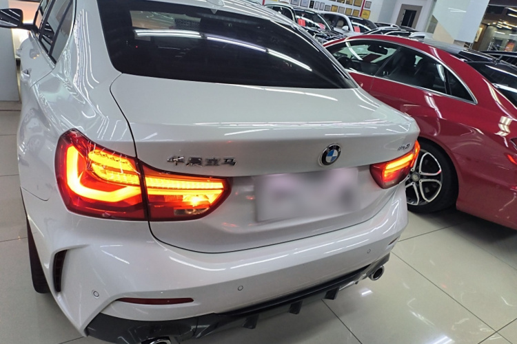 宝马1系 2023款 120i M运动版车身外观6