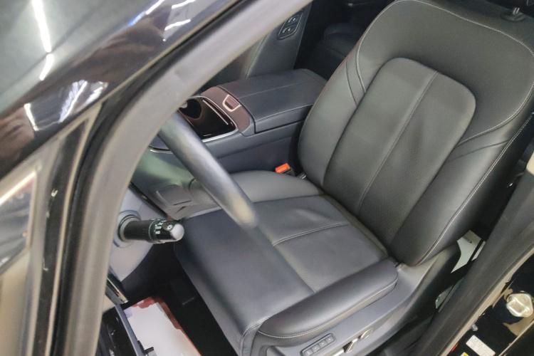 广汽传祺 传祺M8 2023款 大师系列 390T 至尊版中控内饰19