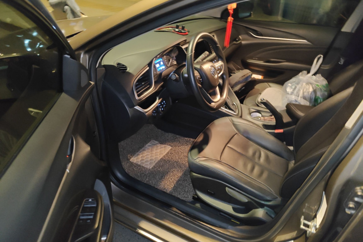 别克 英朗 2015款 18T 双离合豪华型中控内饰20