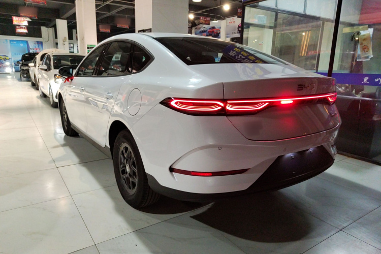 比亚迪 秦PLUS 2025款 DM-i 智驾版 55KM领先型车身外观4