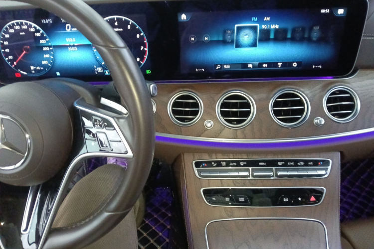 奔驰E级 2023款 E 260 L中控内饰7002