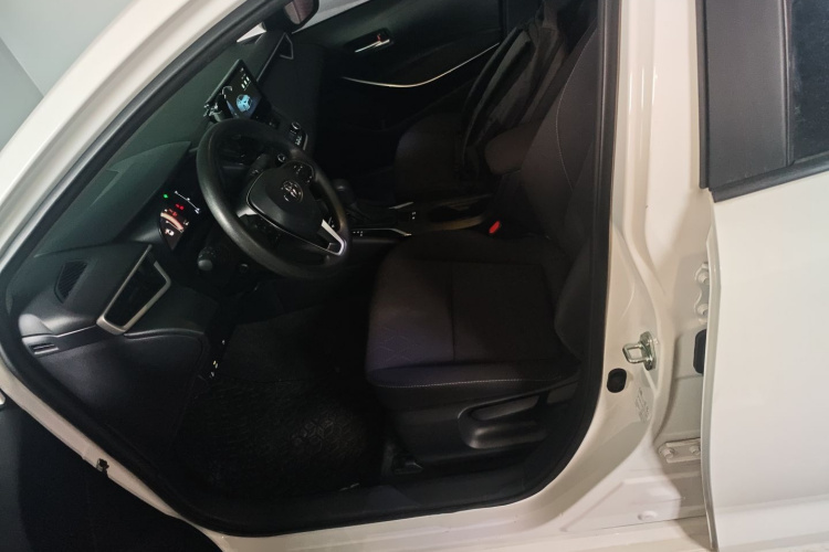 丰田 卡罗拉 2023款 1.8L 智能电混双擎 先锋版局部细节19