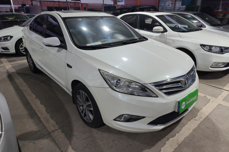 长安 逸动 2015款 1.6L 自动豪华型车身外观3