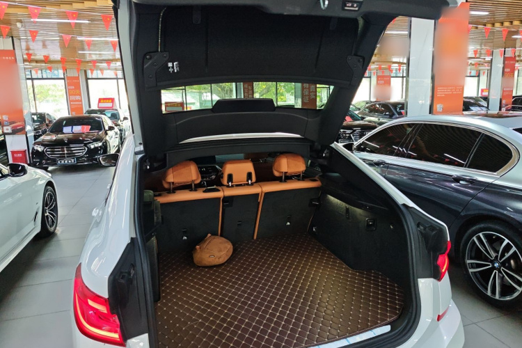 宝马6系GT 2022款 630i M运动套装机舱底盘23