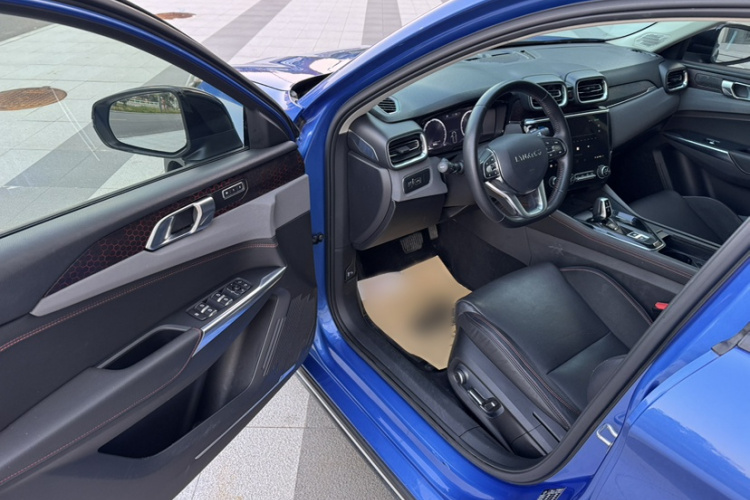 领克02 2018款 1.5T DCT两驱劲Pro版 国V中控内饰7002