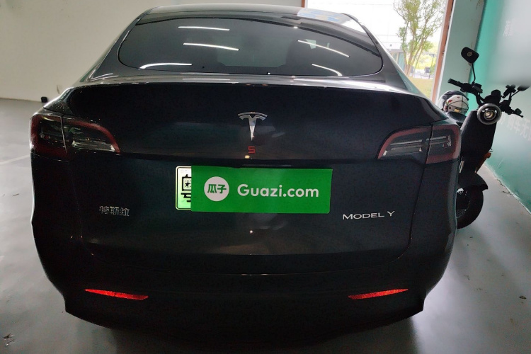 特斯拉 Model Y 2024款 后轮驱动版车身外观6