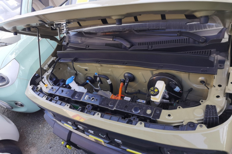 吉利银河 2025款 210km 熊猫骑士机舱底盘24