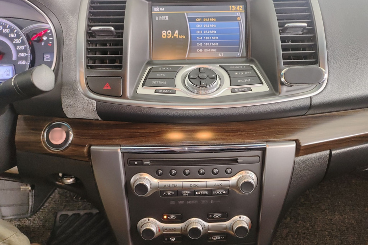 日产 天籁 2011款 公爵 2.5L XV尊雅版局部细节16