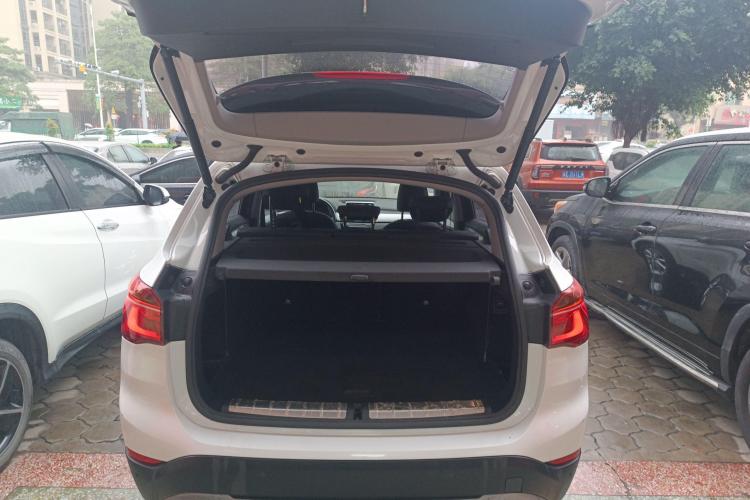 宝马X1 2016款 sDrive18Li 时尚型中控内饰23