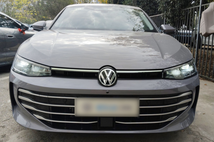 大众 帕萨特 2025款 Pro 380TSI 龙尊版车身外观2