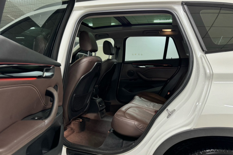 宝马X1 2018款 xDrive20Li 尊享型中控内饰7004