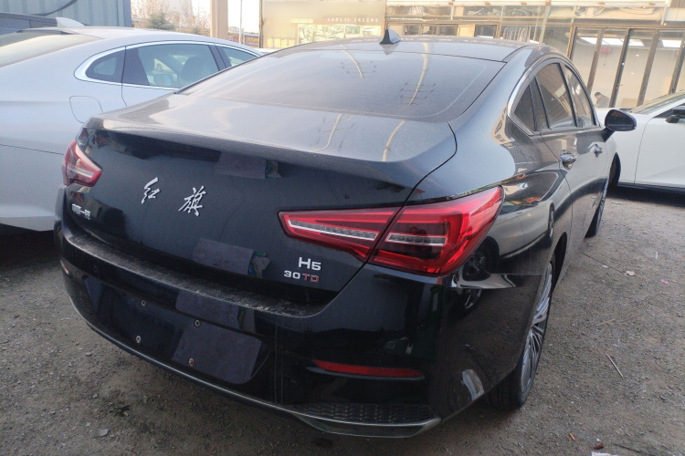 红旗H5 2022款 经典款 改款 1.5T DCT旗韵版车身外观6