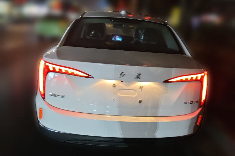 红旗E-QM5 2024款 450km 出行版车身外观6