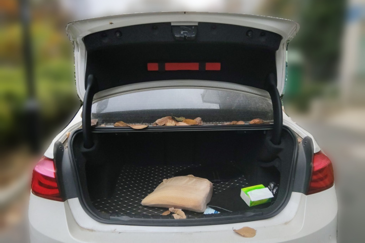 宝马3系 2017款 318i 时尚型局部细节23