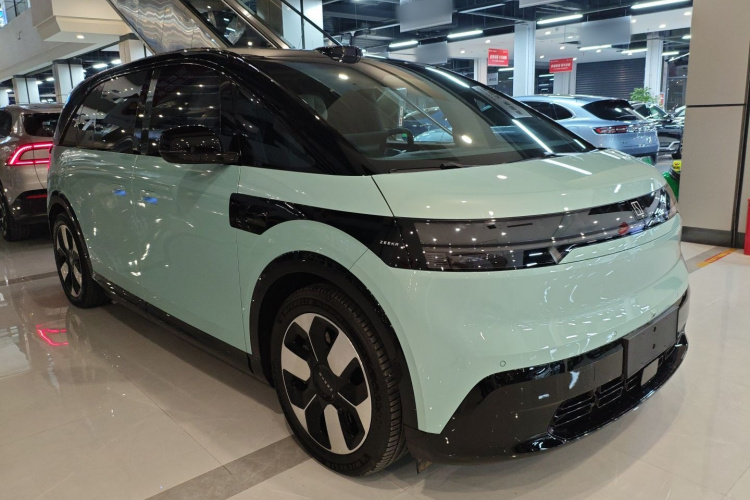 极氪MIX 2025款 智驾版车身外观3