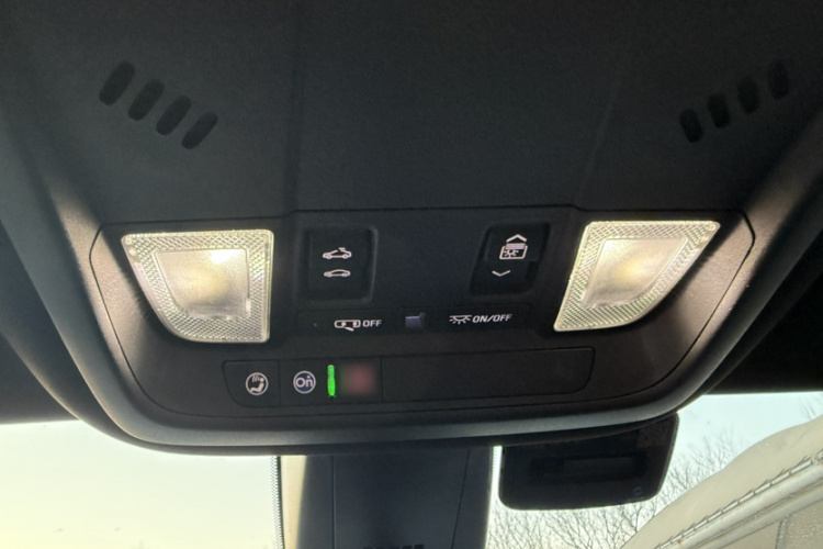 凯迪拉克XT6 2022款 2.0T 七座四驱豪华型中控内饰7011