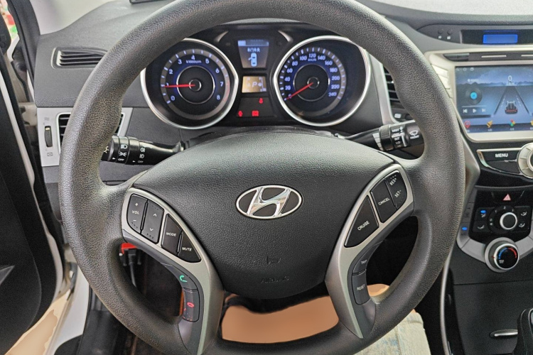 现代 朗动 2015款 1.6L 自动领先型局部细节13