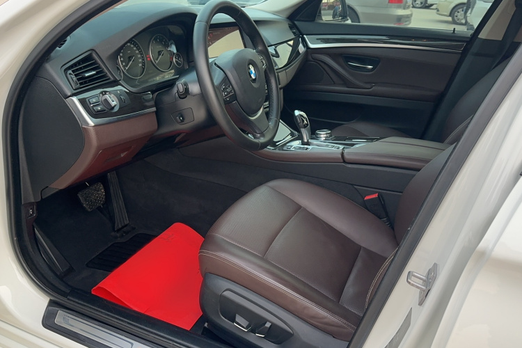 宝马5系 2014款 525Li 豪华设计套装中控内饰7001