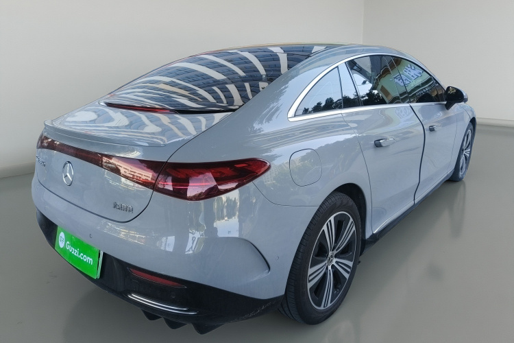 奔驰EQE 2022款 350 豪华版车身外观7