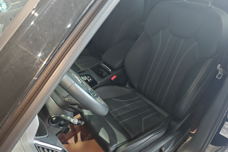 奥迪Q5L 2023款 40T 豪华动感型中控内饰19