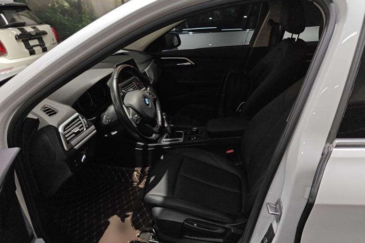 宝马1系 2018款 118i 时尚型中控内饰19