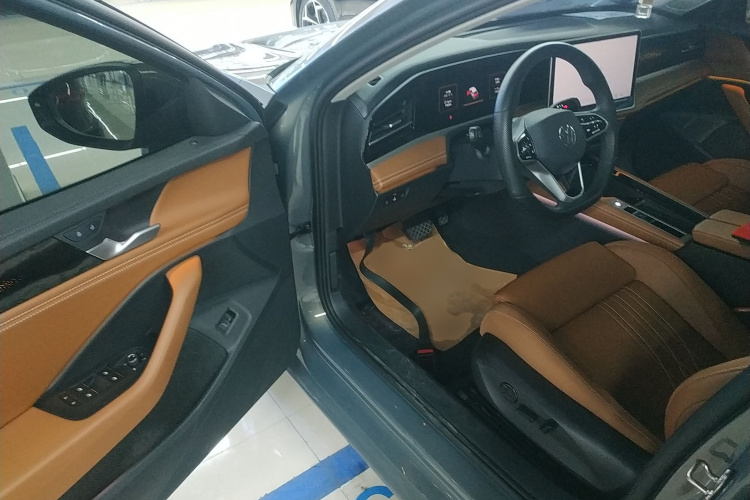 大众 迈腾 2024款  300TSI DSG尊享版显眼包中控内饰20