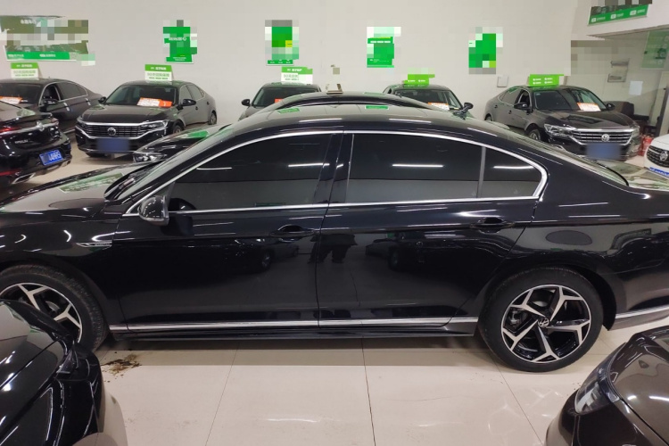 大众 迈腾 2023款 200万辆纪念版 330TSI DSG领先型车身外观4