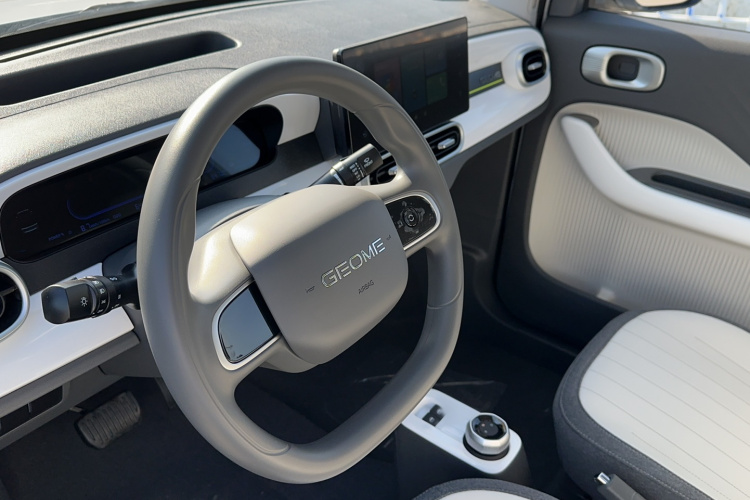 吉利银河 2025款 210km 熊猫卡丁中控内饰7002