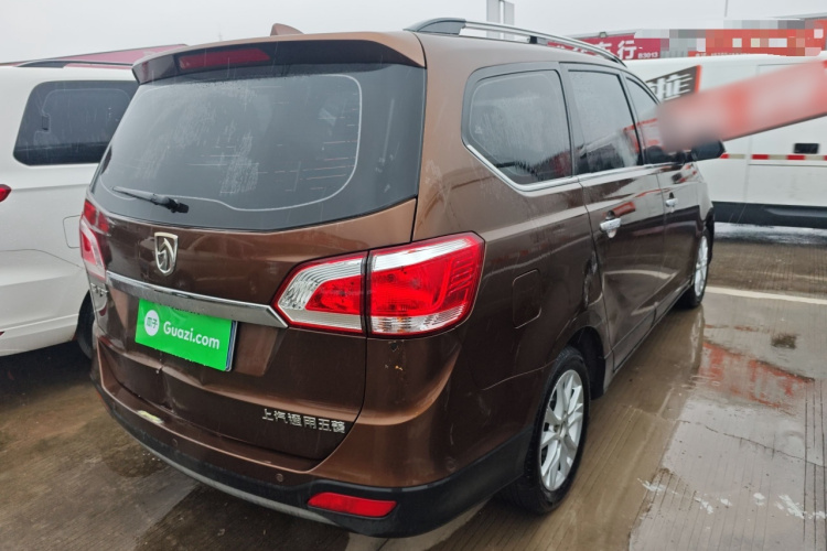 宝骏730 2014款 1.5L 手动豪华型 7座车身外观7