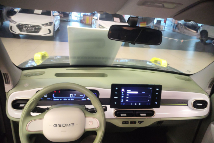 吉利银河 2025款 210km 熊猫骑士中控内饰12