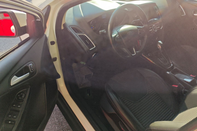 福特 福克斯 2018款 两厢经典 1.6L 自动风尚型智行版中控内饰7003