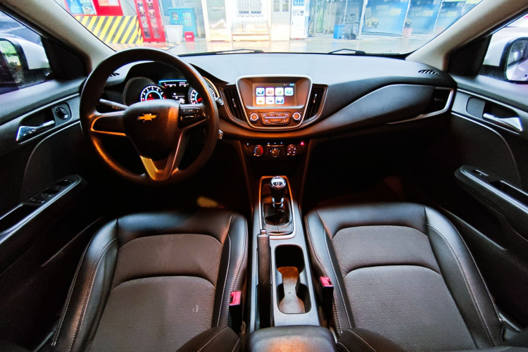 雪佛兰 科沃兹 2018款 320 手动欣悦版中控内饰7001