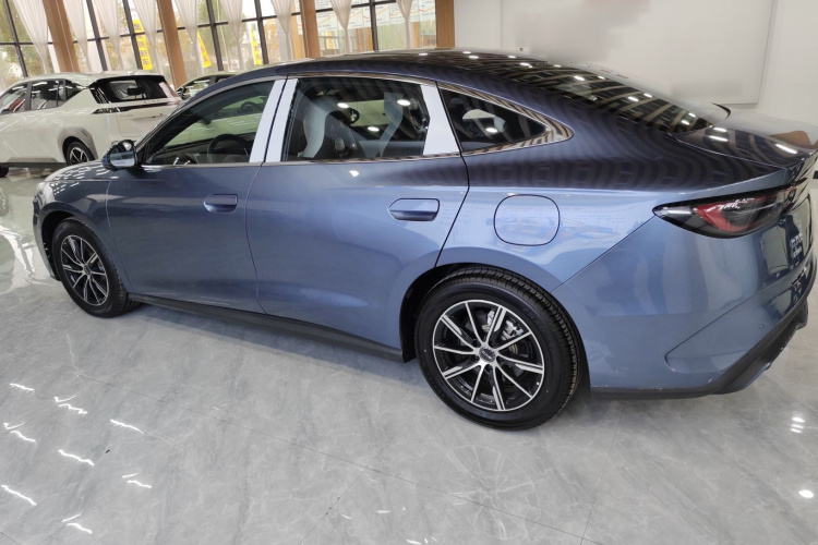 比亚迪 海豹06新能源 2024款 DM-i 120KM尊荣型车身外观4