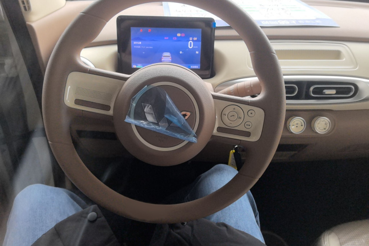 五菱汽车 宏光MINIEV 2025款 四门版 进阶款中控内饰7003