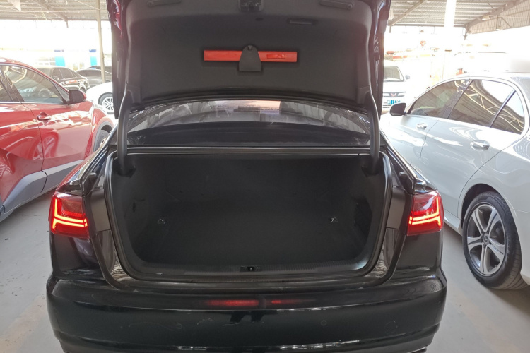 奥迪A6L 2018款 30周年年型 TFSI 进取型机舱底盘23