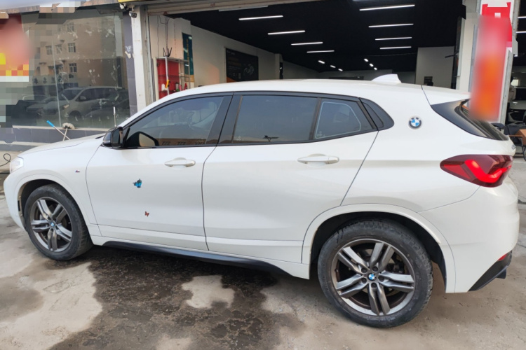 宝马X2 2023款 sDrive25i M运动曜夜版车身外观4